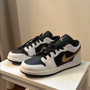 Nike Air Jordan Low GS ‘Gold Swoosh’